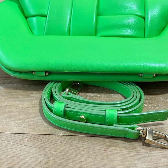 Themoire Tia Mantis Woven Clutch / Crossbody
